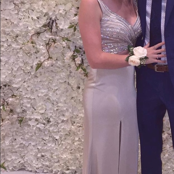 🔥 Le Femme size 2 Prom dress great condition worn once - Picture 2 of 7